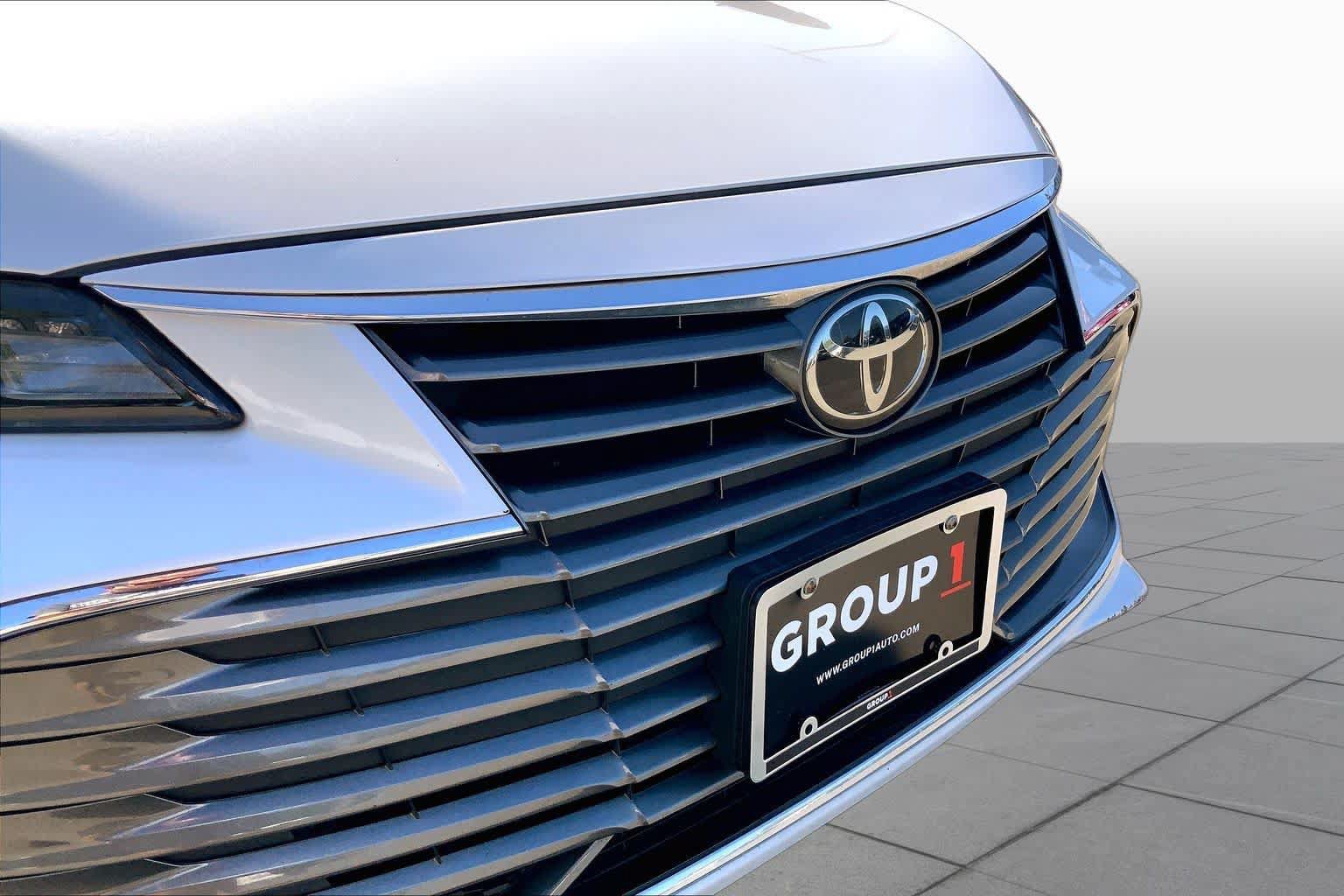 Used 2019 Toyota Avalon XLE w/ Moonroof Package FWD image 30