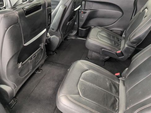 Used 2020 Chrysler Pacifica Touring-L Plus w/ S Appearance Package FWD image 21