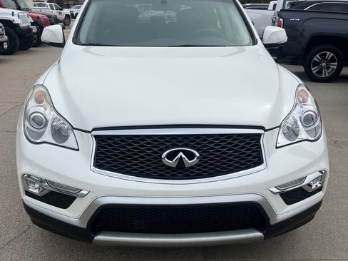 Used 2017 INFINITI QX50 2WD image 2