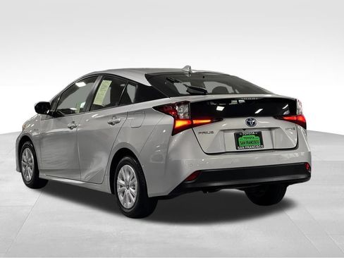 Certified 2022 Toyota Prius LE FWD image 3