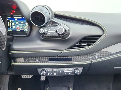 Used 2021 Ferrari F8 Tributo image 33