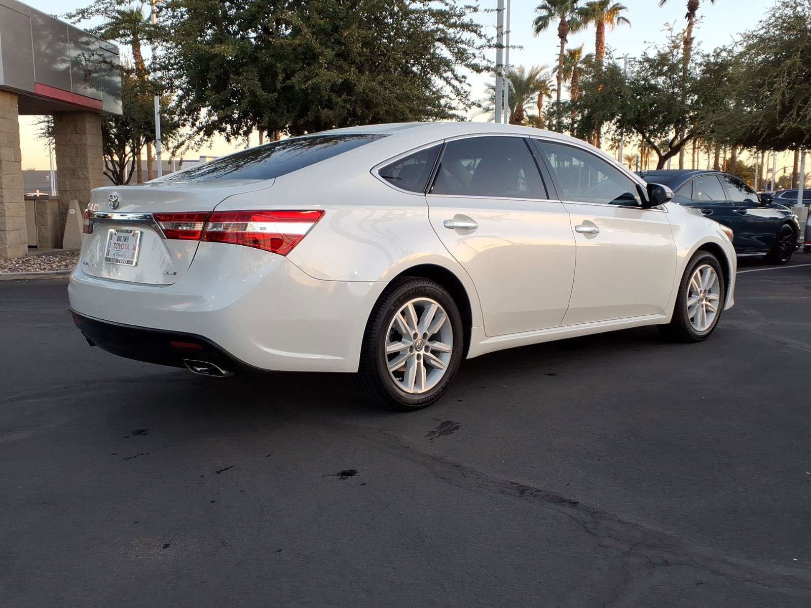 Used 2013 Toyota Avalon XLE FWD image 4