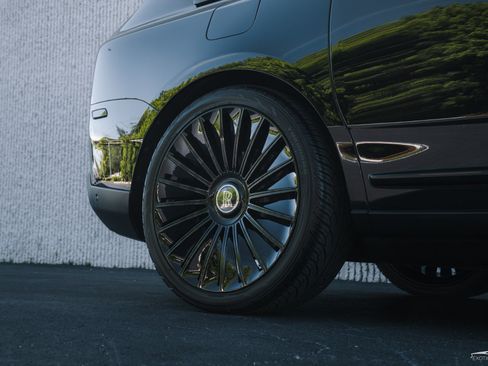 Used 2020 Rolls-Royce Cullinan Black Badge AWD/4WD image 6
