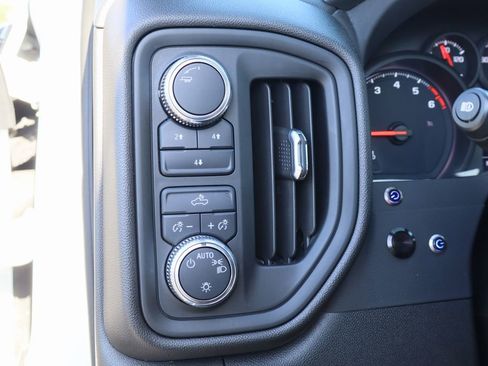 Used 2024 GMC Sierra 2500 Pro w/ Convenience Package image 12