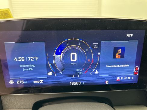 Used 2025 Chevrolet Traverse LT w/ Driver Confidence Package AWD/4WD image 19
