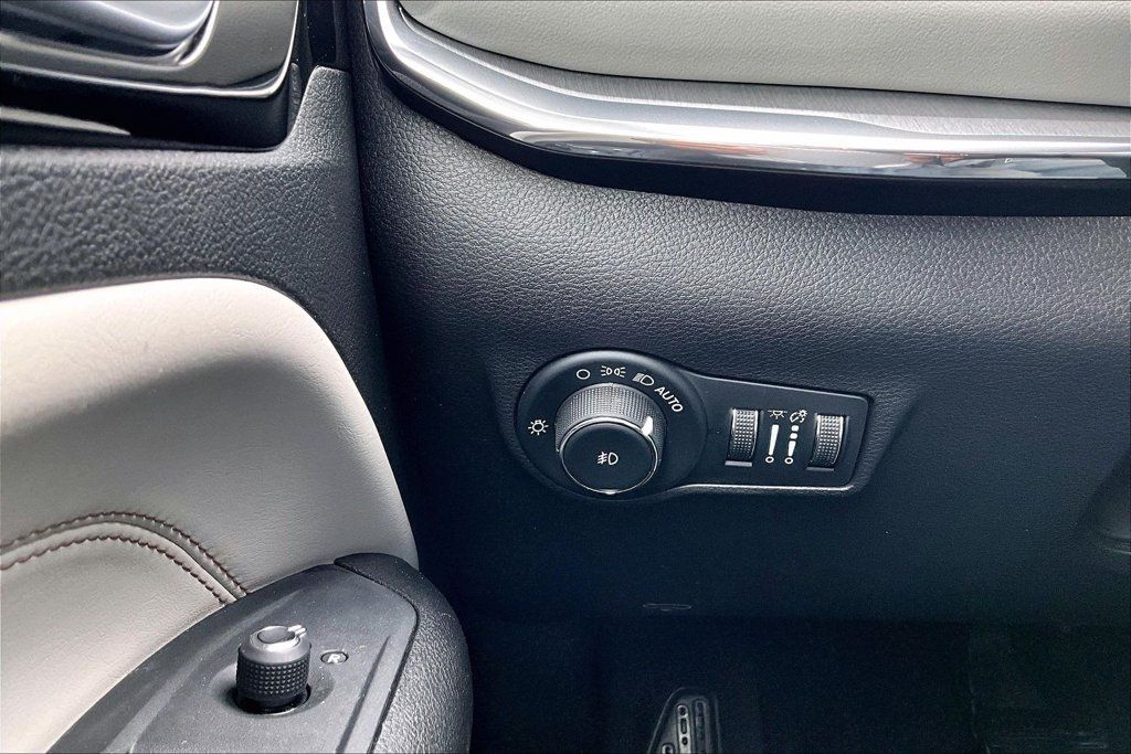 Used 2023 Jeep Compass Limited AWD/4WD image 17