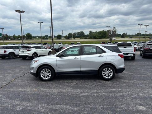 Used 2020 Chevrolet Equinox LS FWD image 2