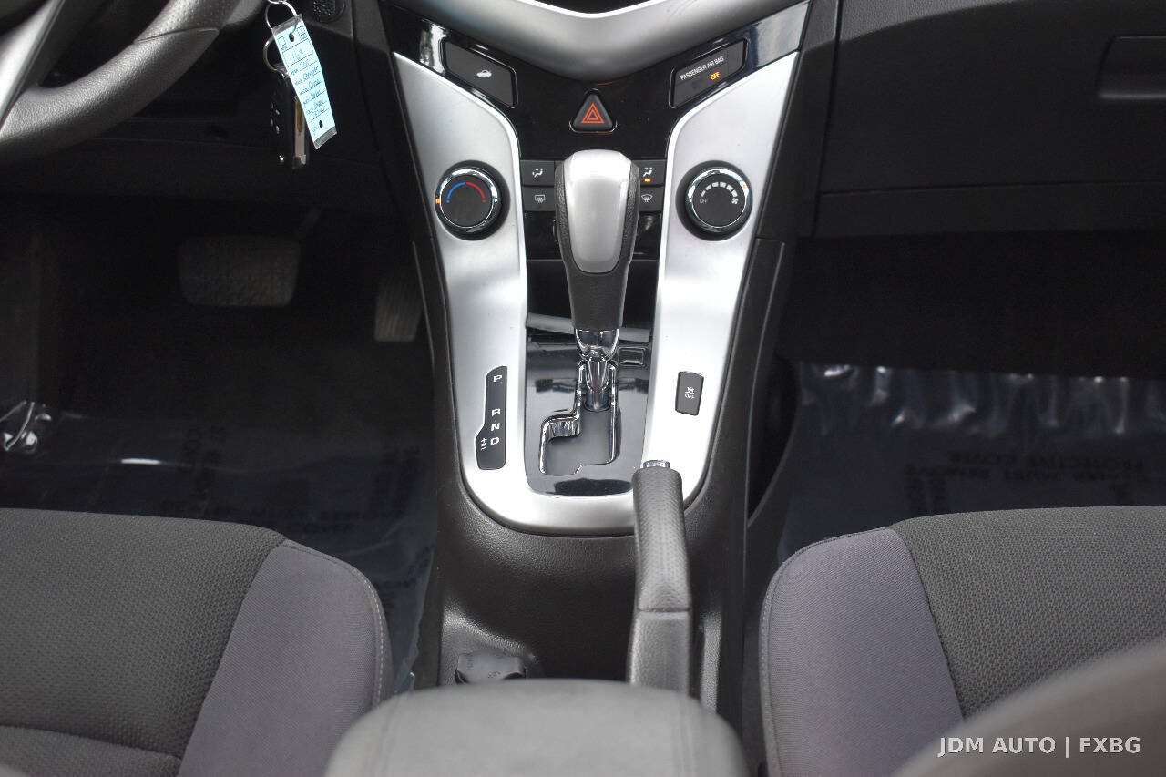 Used 2015 Chevrolet Cruze LT w/ Sun And Sound Package FWD image 28