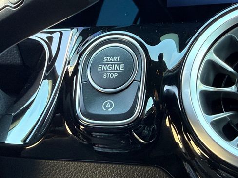 Used 2025 Mercedes-Benz GLA 250 image 38