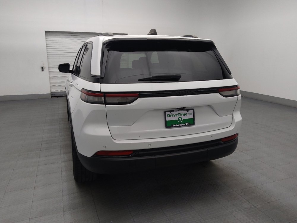 Used 2023 Jeep Grand Cherokee Altitude RWD image 6