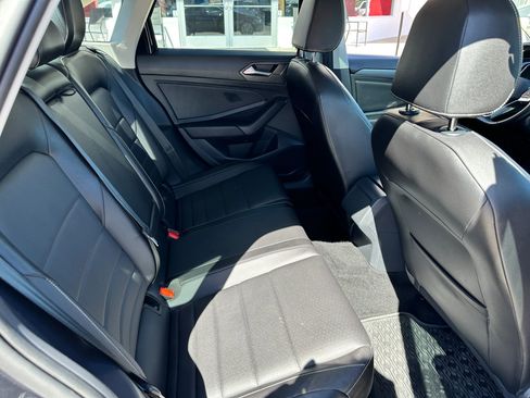 Used 2023 Volkswagen Jetta SE w/ Panoramic Sunroof Package image 42