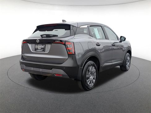Used 2025 Nissan Kicks S image 5