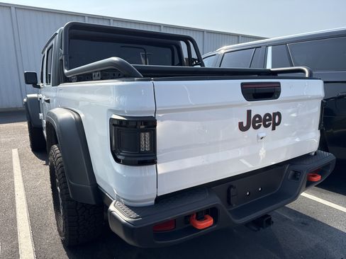 Used 2025 Jeep Gladiator Mojave w/ Convenience Group AWD/4WD image 6