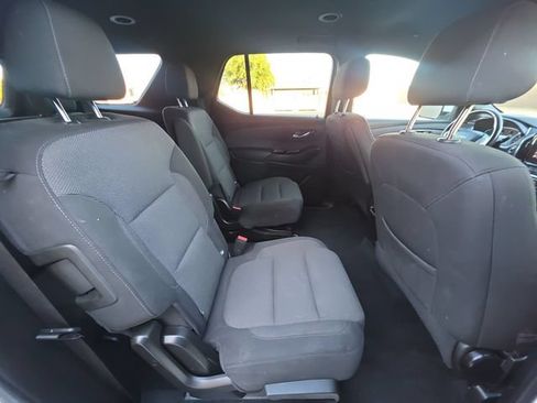 Used 2022 Chevrolet Traverse LT FWD image 25