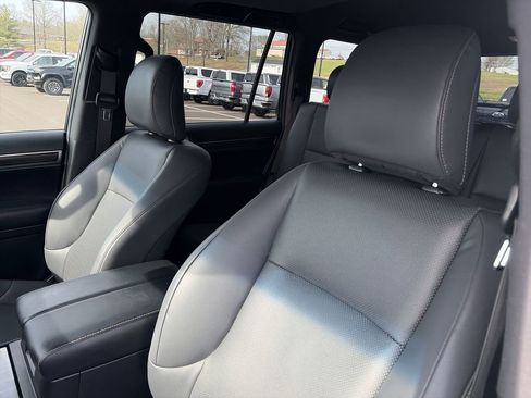 Used 2023 Lexus GX 460 Premium w/ Premium Package image 11