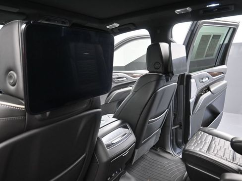 Used 2021 Cadillac Escalade ESV Sport Platinum AWD/4WD image 17