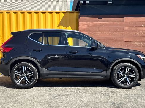 Certified 2025 Volvo XC40 B5 Core AWD/4WD image 7