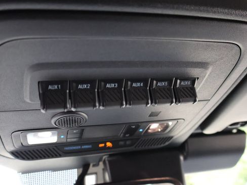 Used 2025 Ford Bronco Badlands AWD/4WD image 40