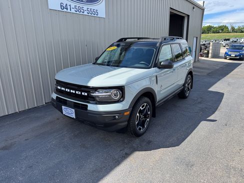 Used 2023 Ford Bronco Sport Outer Banks w/ Tech Package AWD/4WD image 2