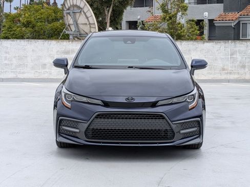 Used 2022 Toyota Corolla SE w/ SE Premium Package FWD image 2