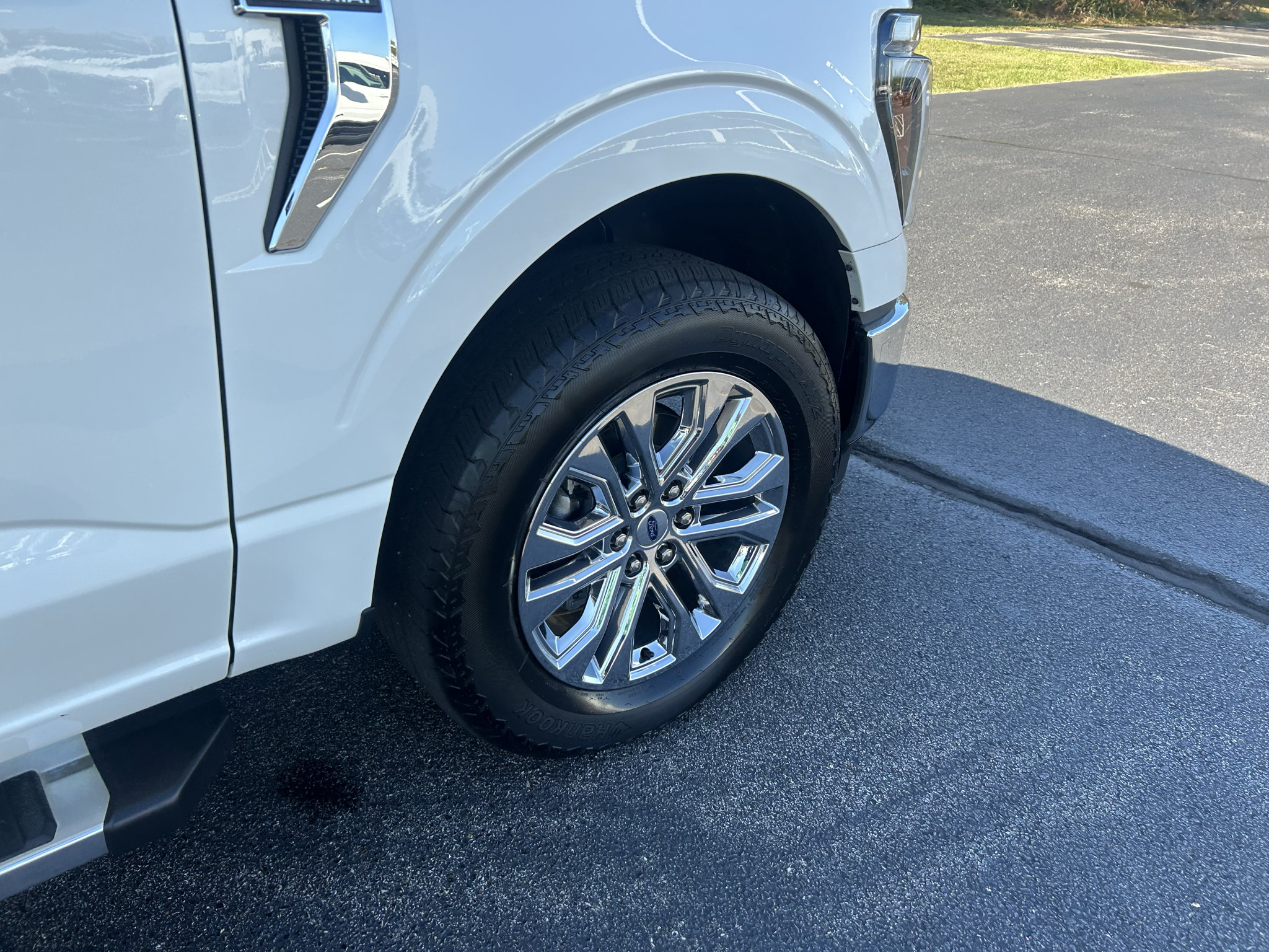 Used 2025 Ford F150 Lariat w/ Equipment Group 501A Mid AWD/4WD image 8