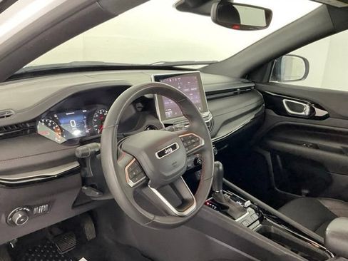 Used 2025 Jeep Compass Trailhawk AWD/4WD image 15