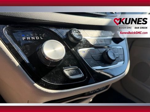 Used 2023 Chrysler Pacifica Touring-L FWD image 28