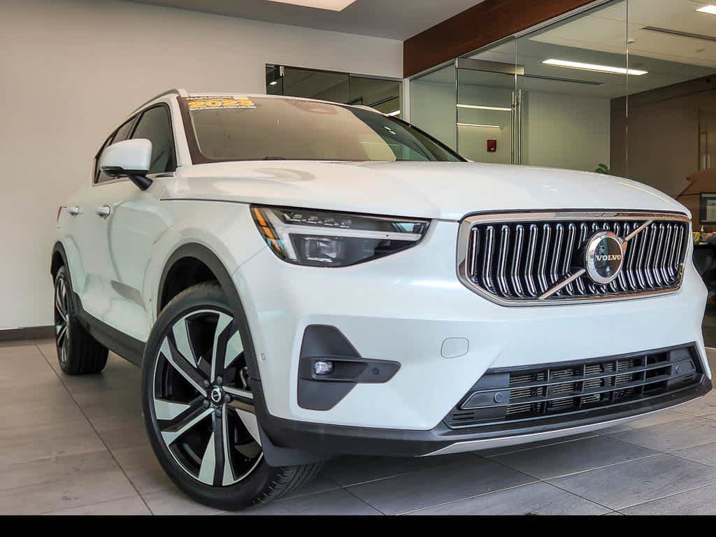 Used 2023 Volvo XC40 B5 Ultimate w/ Protection Package Premier AWD/4WD image 1