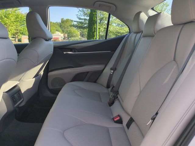 Used 2022 Toyota Camry XLE FWD image 13