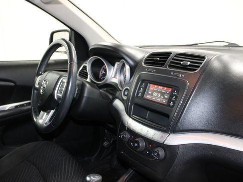 Used 2019 Dodge Journey SE w/ Connectivity Group FWD image 30