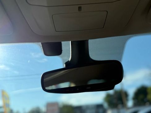 Used 2022 Chrysler Pacifica Touring-L w/ Uconnect Theater Family Group FWD image 34