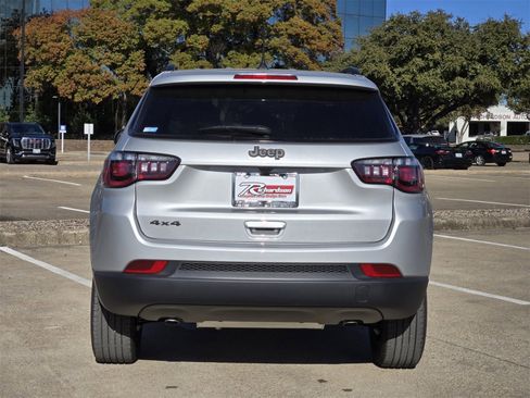 New 2026 Jeep Compass Latitude image 5