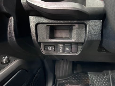 Used 2019 Toyota Tacoma TRD Off-Road image 24