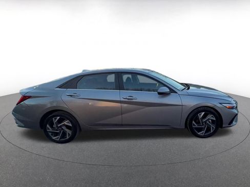 Used 2025 Hyundai Elantra SEL image 16