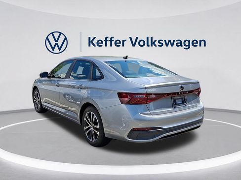 Used 2025 Volkswagen Jetta Sport FWD image 3