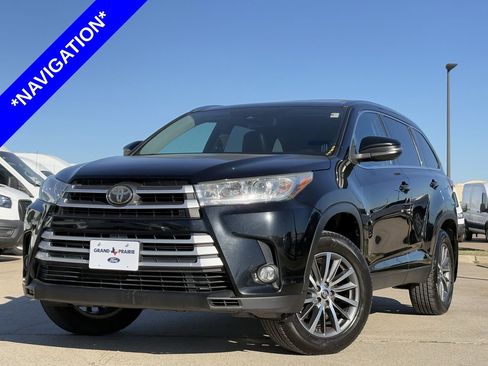 Used 2019 Toyota Highlander XLE image 2