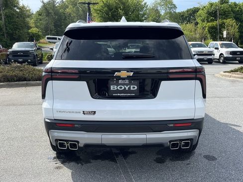 New 2025 Chevrolet Traverse LT image 8