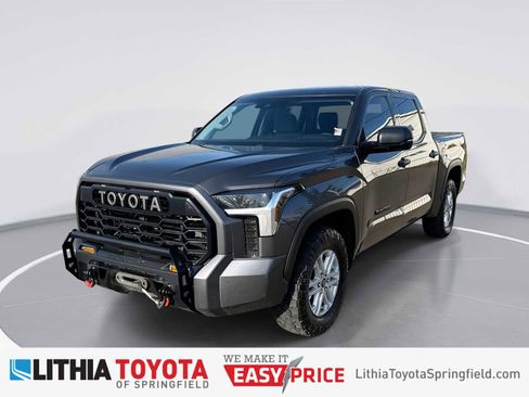 Used 2022 Toyota Tundra SR5 w/ SR5 Convenience Package image 1