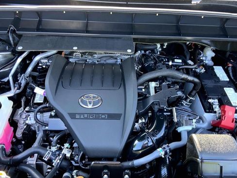 Used 2023 Toyota Highlander XLE image 22