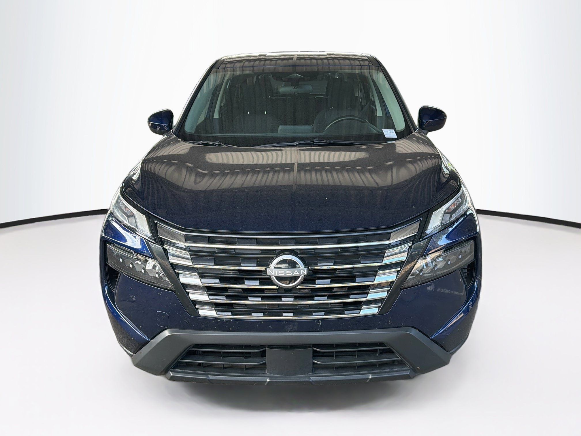 Used 2025 Nissan Rogue SV AWD/4WD image 2