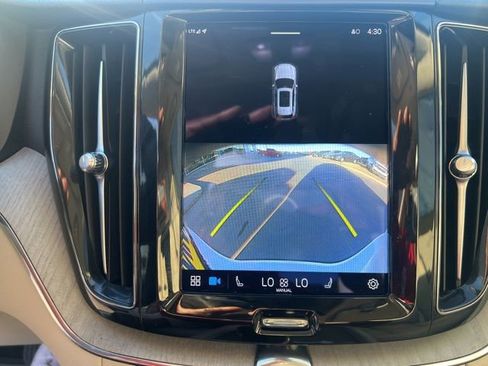 Used 2023 Volvo XC60 B5 Plus image 15