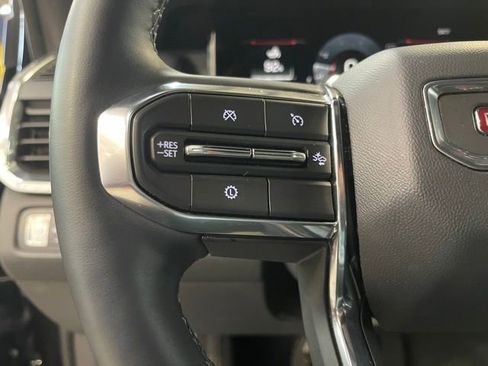 Used 2025 GMC Acadia Elevation image 18