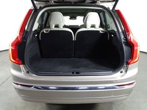 Used 2023 Volvo XC90 B6 Plus image 15