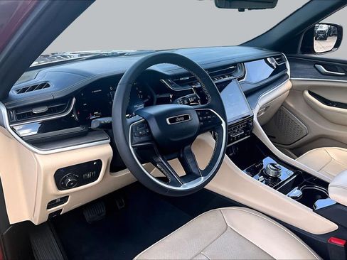 Used 2022 Jeep Grand Cherokee Limited 4xe w/ Luxury Tech Group II AWD/4WD image 18