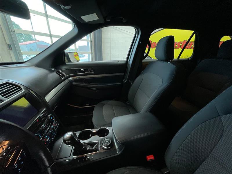 Used 2019 Ford Explorer XLT w/ Equipment Group 201A AWD/4WD image 12