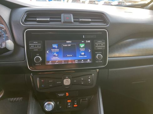 Used 2018 Nissan Leaf SV w/ SV Technology Package image 19