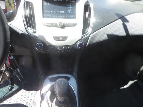 Used 2018 Chevrolet Cruze LS image 15