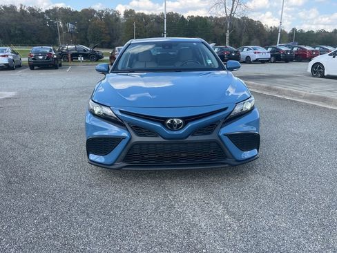 Used 2023 Toyota Camry SE image 2