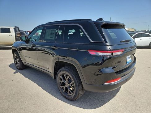 New 2026 Jeep Grand Cherokee Altitude RWD image 4