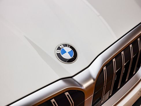 Used 2025 BMW 530i image 6